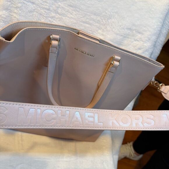 Michael Kors Blush Pink 2 in 1 Tote - Picture 6 of 11